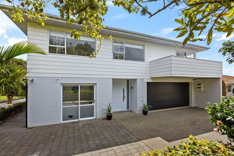 Photo of property in 2/4 Holt Avenue, Torbay, Auckland, 0630