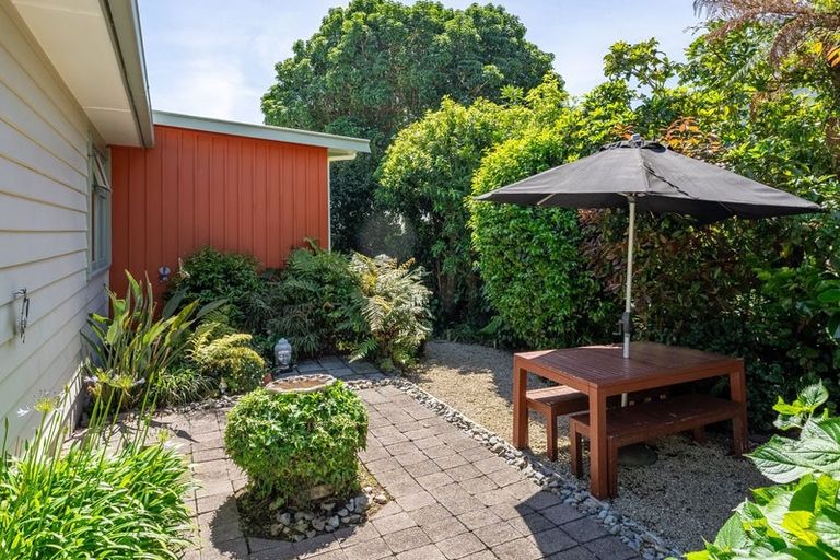 Photo of property in 2 Tui Crescent, Waikanae, 5036