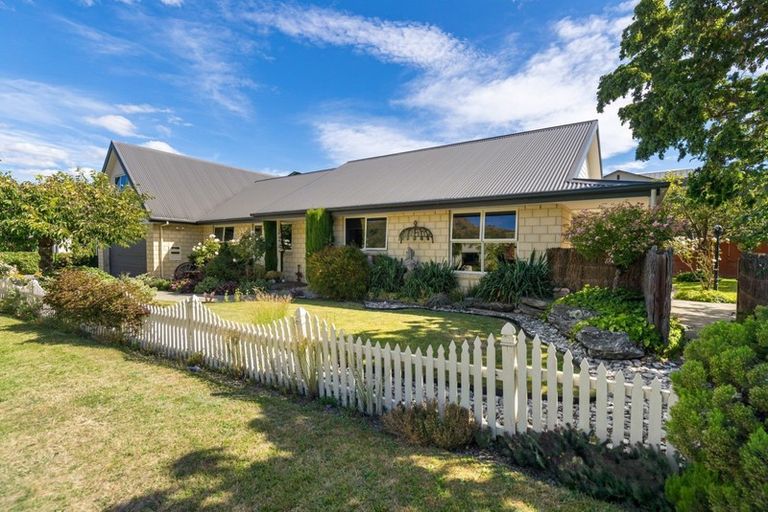 Photo of property in 2 Helms Court, Arrowtown, 9302