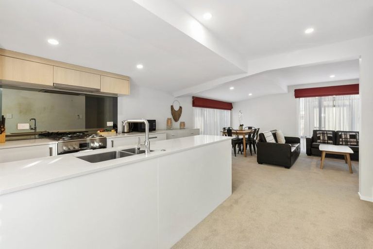 Photo of property in 7/101 Rongotai Road, Wellington, 6022