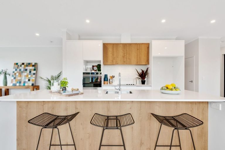 Photo of property in 28 Owen Chapman Drive, Red Beach, 0932