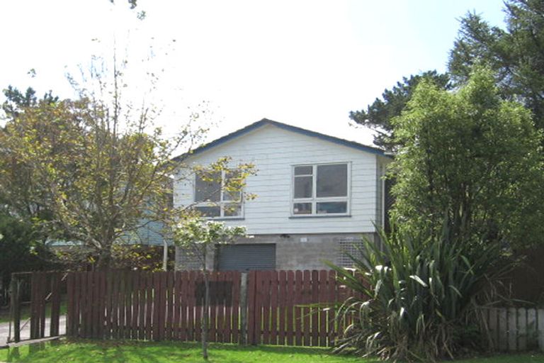 Photo of property in 73 Cedar Heights Avenue, Massey, Auckland, 0614