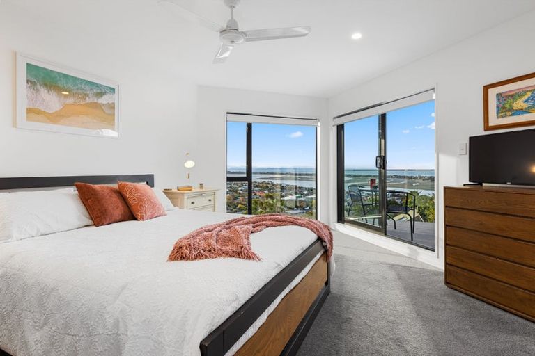 Photo of property in 2/60 Moncks Spur Road, Redcliffs, Christchurch, 8081