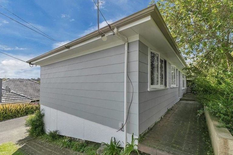 Photo of property in 1/25 Peach Road, Glenfield, Auckland, 0629
