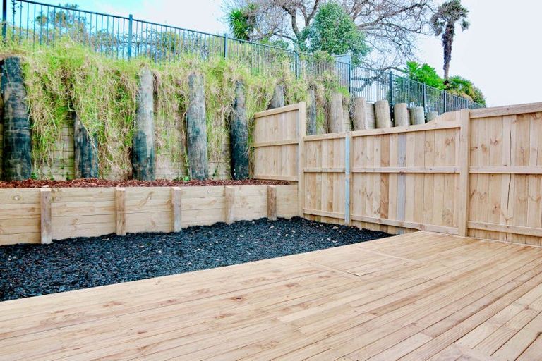 Photo of property in 27 Korokio Lane, Henderson, Auckland, 0612