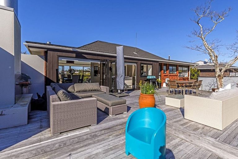 Photo of property in 137 Stapleford Crescent, Browns Bay, Auckland, 0630