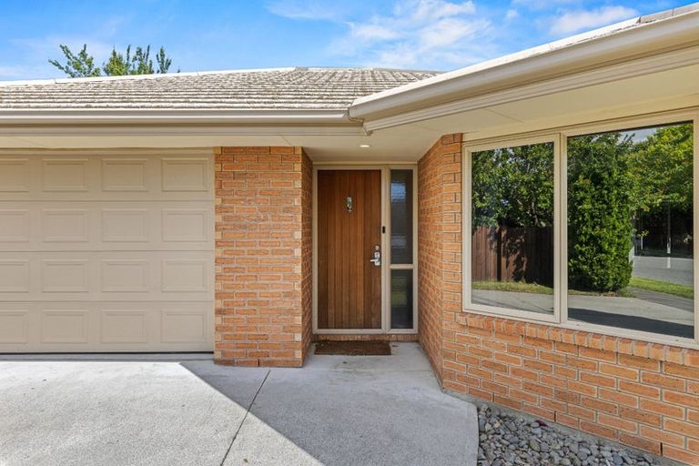 Photo of property in 1 Henridge Place, Avonhead, Christchurch, 8042