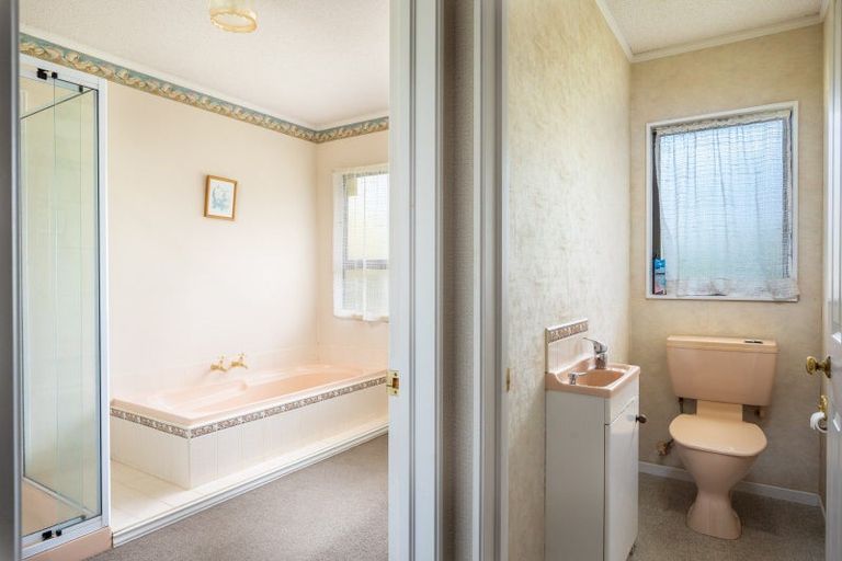 Photo of property in 2 Byron Place, Whalers Gate, New Plymouth, 4310