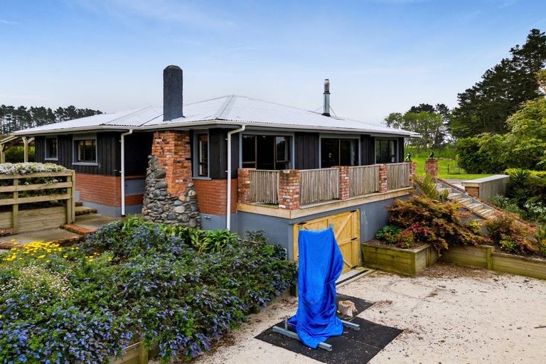 Photo of property in 8 Clearview Road, Lepperton, New Plymouth, 4373