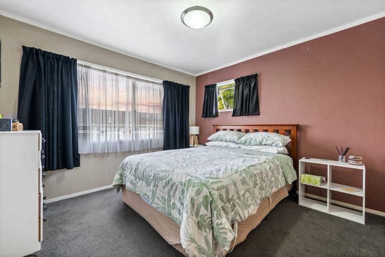 Photo of property in 11 Seakens Way, Glen Eden, Auckland, 0602