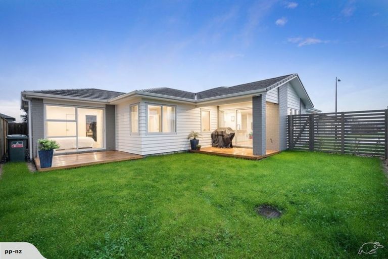 Photo of property in 5 Biplane Street, Takanini, 2112