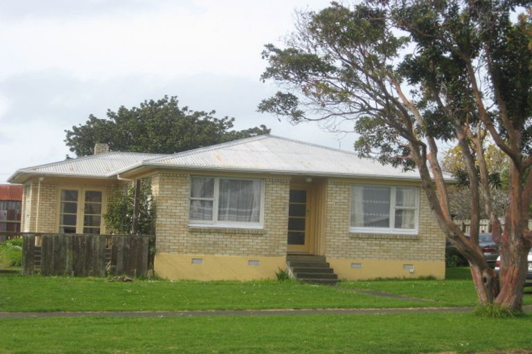 Photo of property in 16 Hutchins Street, Waitara, 4320