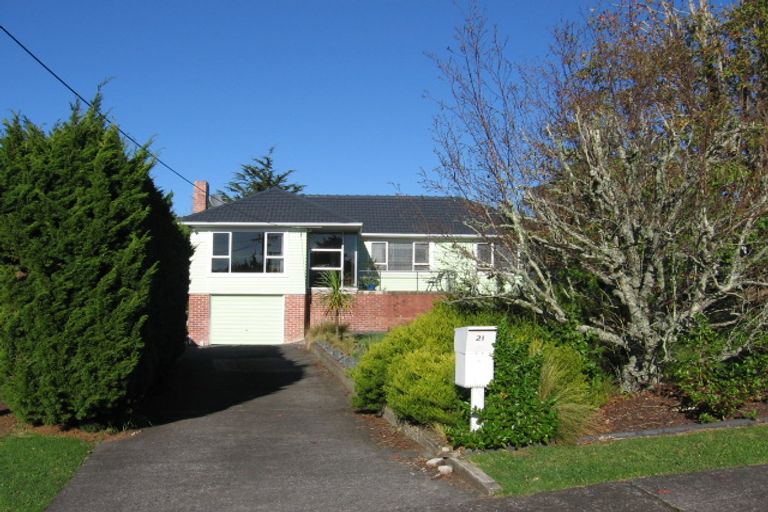Photo of property in 21 Covil Avenue, Te Atatu South, Auckland, 0610