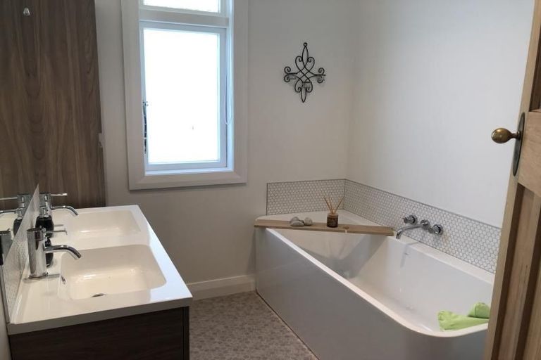 Photo of property in 6 Avro Road, Blue Mountains, Upper Hutt, 5371