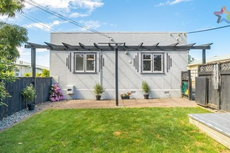 Photo of property in 206a Miromiro Road, Normandale, Lower Hutt, 5010