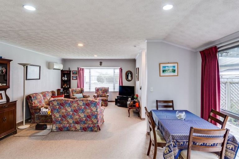 Photo of property in 21 Bucksburn Place, Greenmeadows, Napier, 4112