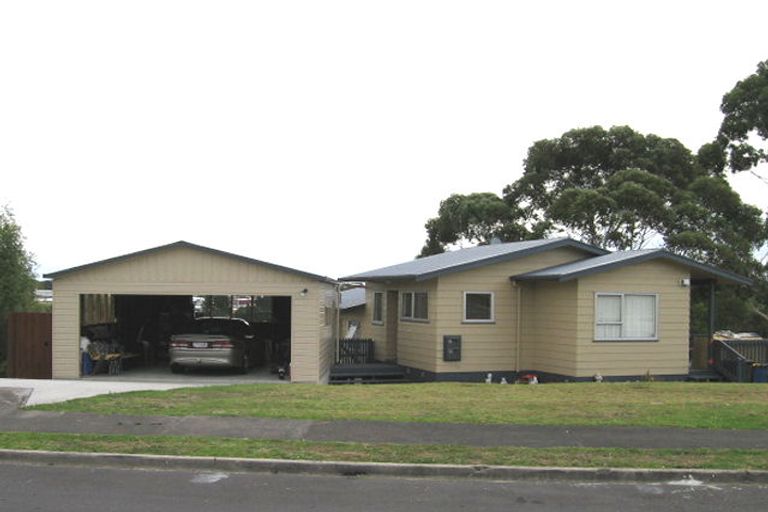 Photo of property in 17 Flaunty Place, West Harbour, Auckland, 0618