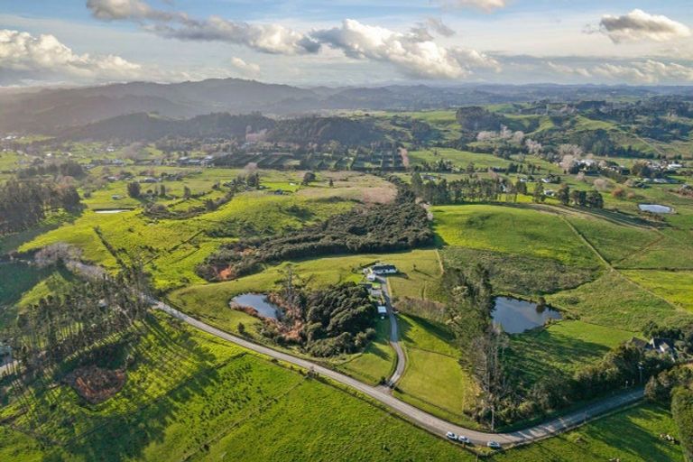 Photo of property in 818 Horseshoe Bush Road, Waitoki, Kaukapakapa, 0871