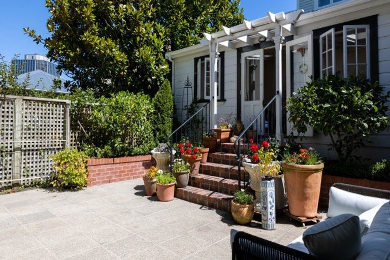 Photo of property in 17 Park Street, Thorndon, Wellington, 6011