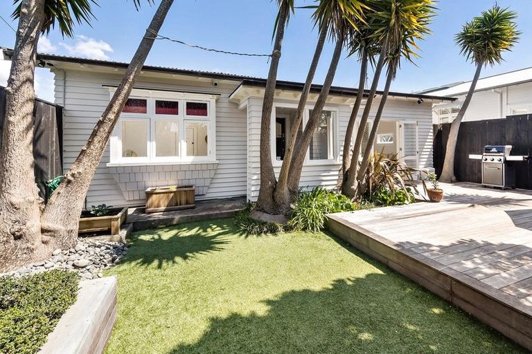 Photo of property in 14a Pelham Avenue, Point Chevalier, Auckland, 1022