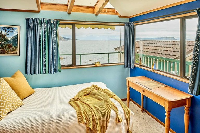 Photo of property in 16 Moana Road, Plimmerton, Porirua, 5026