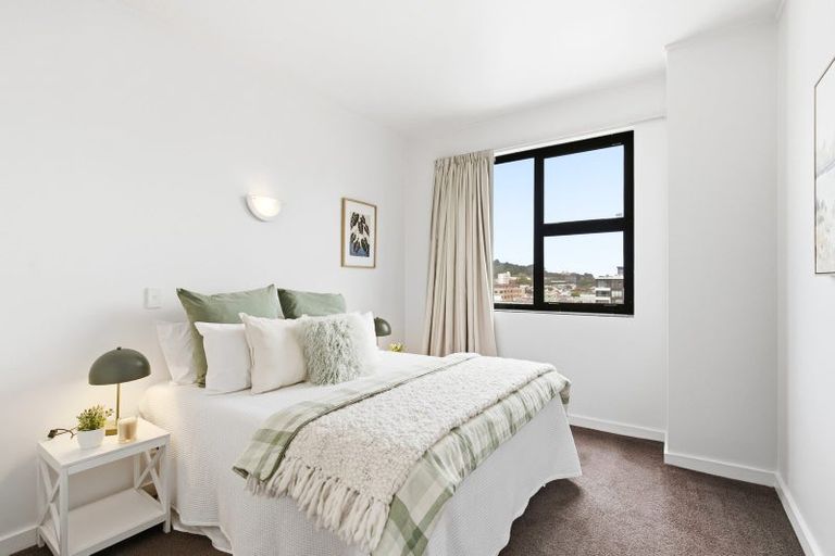 Photo of property in 17 Kent Terrace - Kent Apartments, 7e/16 Kent Terrace, Mount Victoria, Wellington, 6011