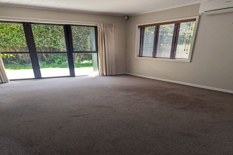 Photo of property in 2/5 Seacliffe Avenue, Belmont, Auckland, 0622