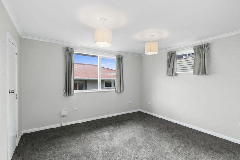 Photo of property in 35 Turville Crescent, Newlands, Wellington, 6037