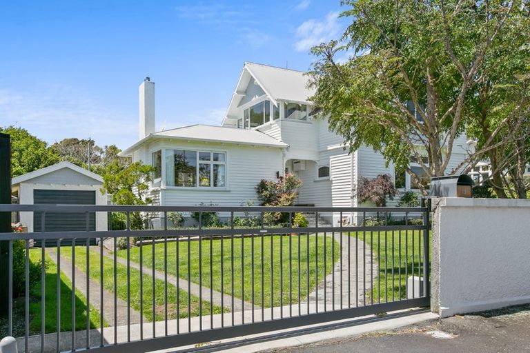 Photo of property in 13 Paynters Avenue, Strandon, New Plymouth, 4312