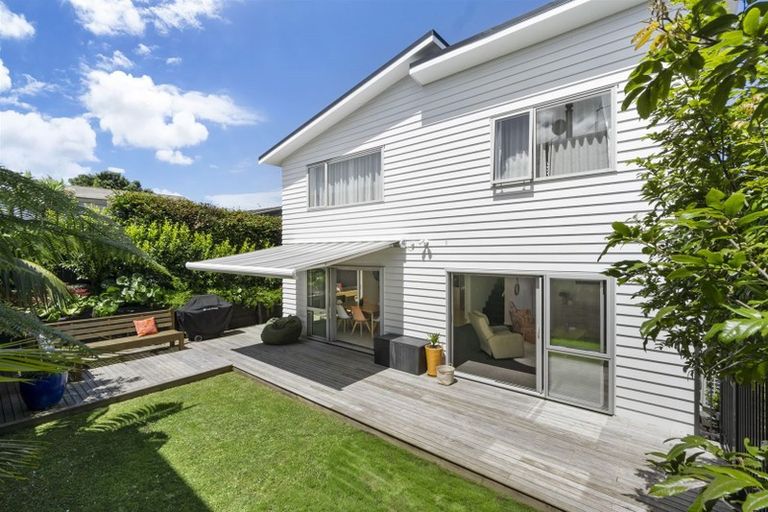 Photo of property in 7a Varlene Terrace, Forrest Hill, Auckland, 0620