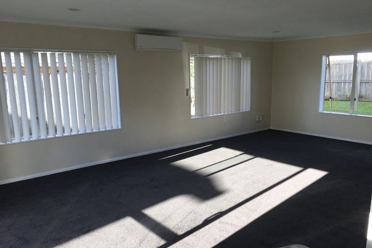Photo of property in 13 Brashier Circle, Sunnyvale, Auckland, 0612