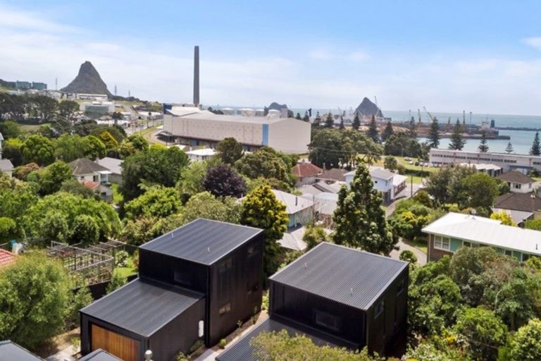 Photo of property in 28b Bayly Road, Moturoa, New Plymouth, 4310