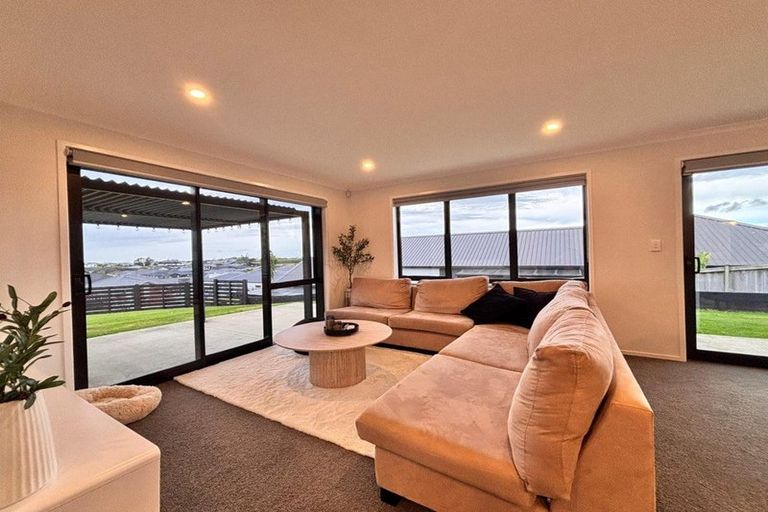 Photo of property in 23 Rowles Road, Pukekohe, 2120