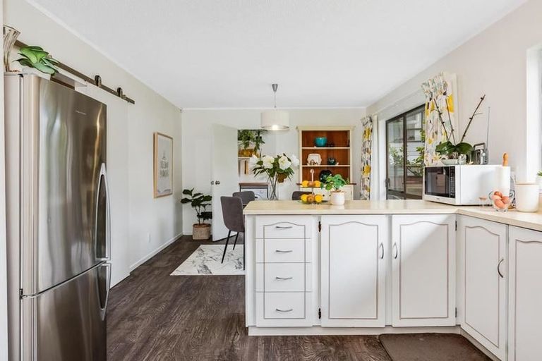 Photo of property in 7 Deveron Place, Tawa, Wellington, 5028