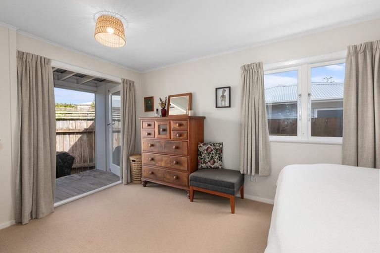 Photo of property in 19 Main Road, Titahi Bay, Porirua, 5022