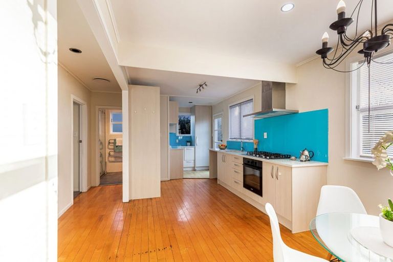 Photo of property in 37 Kamara Road, Glen Eden, Auckland, 0602