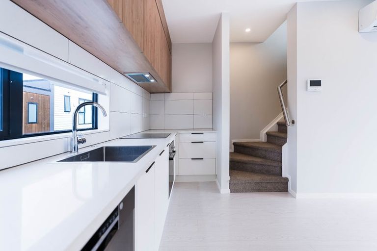 Photo of property in 9/17 Parker Avenue, New Lynn, Auckland, 0600