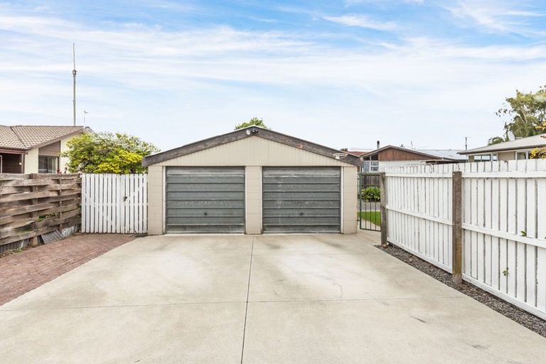 Photo of property in 220 Grimseys Road, Redwood, Christchurch, 8051