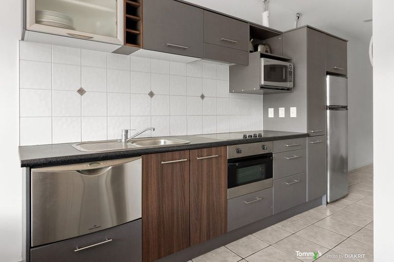 Photo of property in Atrium Towers, 8g/154 The Terrace, Wellington Central, Wellington, 6011