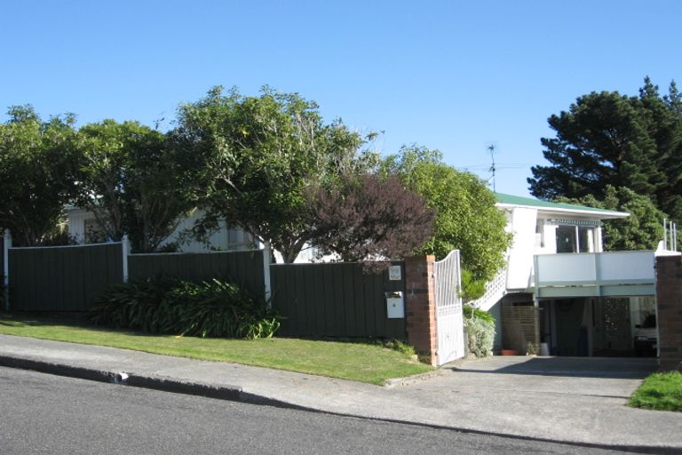 Photo of property in 4 Robson Street, Stokes Valley, Lower Hutt, 5019