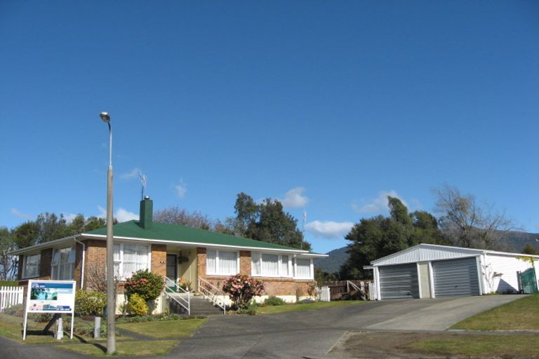 Photo of property in 11 Te Wharekaihua Grove, Turangi, 3334