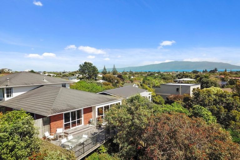 Photo of property in 2 Frimley Terrace, Waikanae Beach, Waikanae, 5036