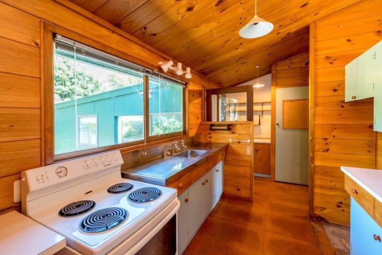 Photo of property in 30 Field Way, Waikanae Beach, Waikanae, 5036