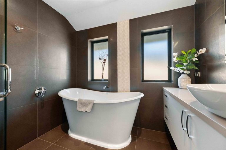 Photo of property in 50 Forest Heights, Wanaka, 9305