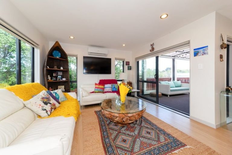 Photo of property in 16a Waione Avenue, Te Atatu Peninsula, Auckland, 0610