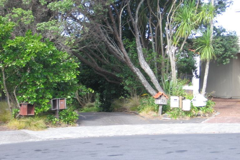 Photo of property in 23 Learmonth Avenue, Birkenhead, Auckland, 0626