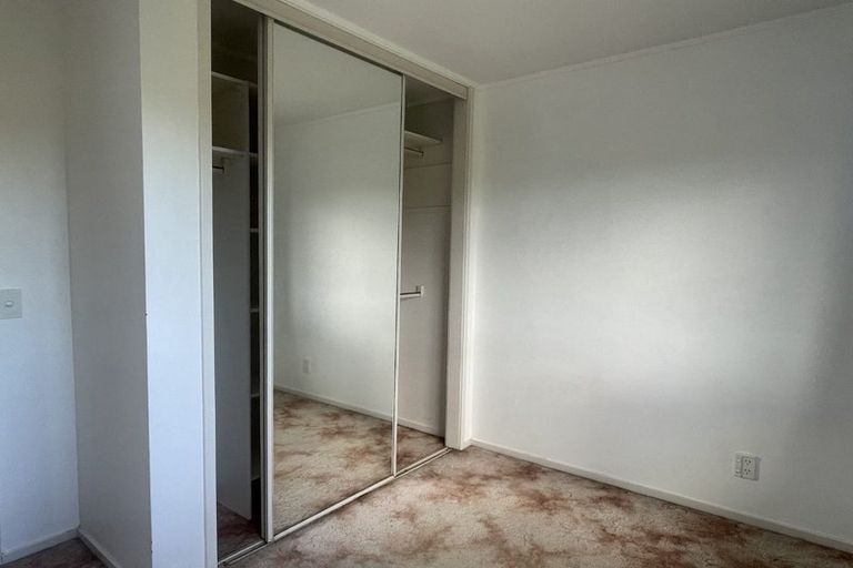 Photo of property in 4 Heversham Place, Glendene, Auckland, 0602