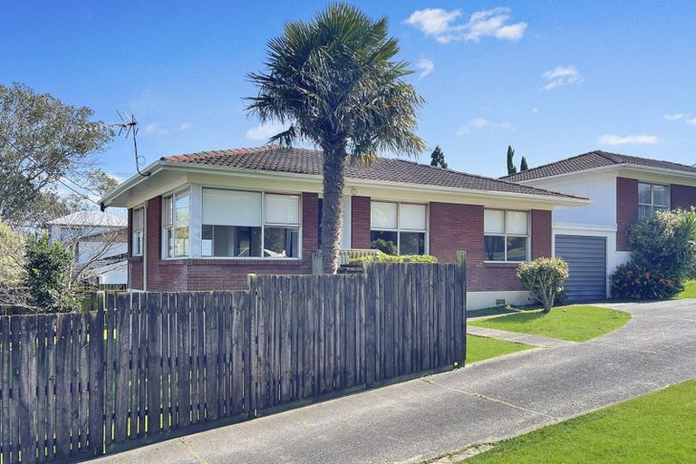 Photo of property in 1/11 Manuka Road, Bayview, Auckland, 0629