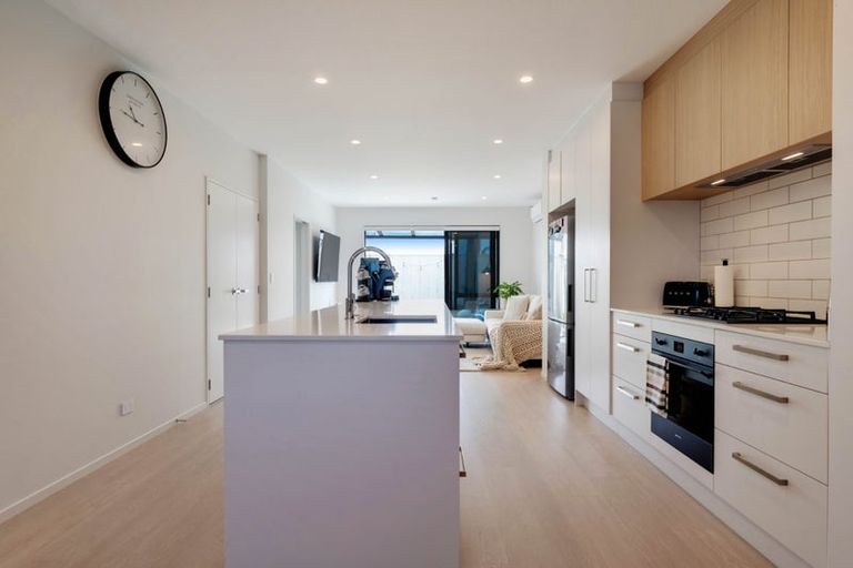 Photo of property in 6 George Cole Lane, Takanini, 2112