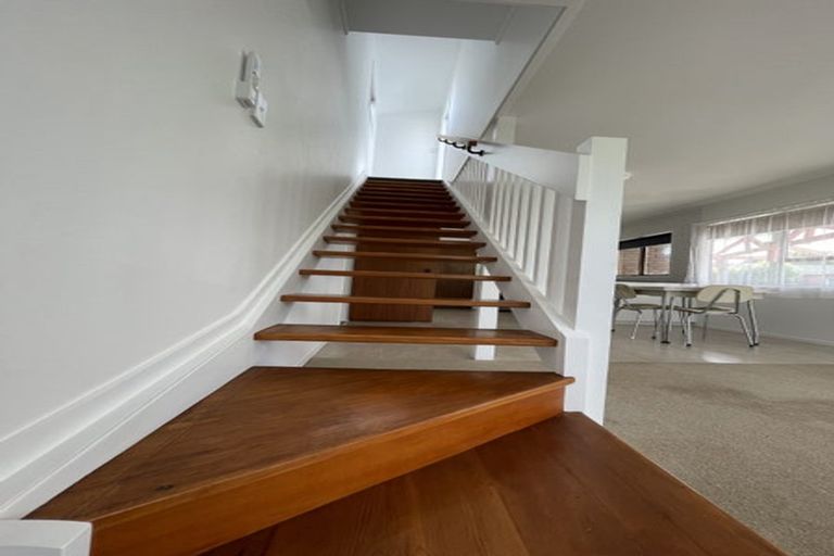 Photo of property in 1/4 Landseer Place, Blockhouse Bay, Auckland, 0600